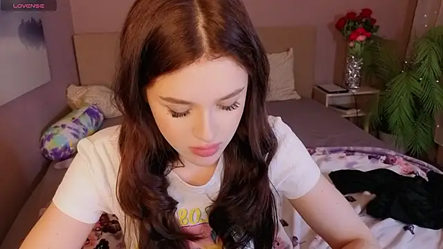 Holly  Bush online show from March 1, 2026, 3:34 pm