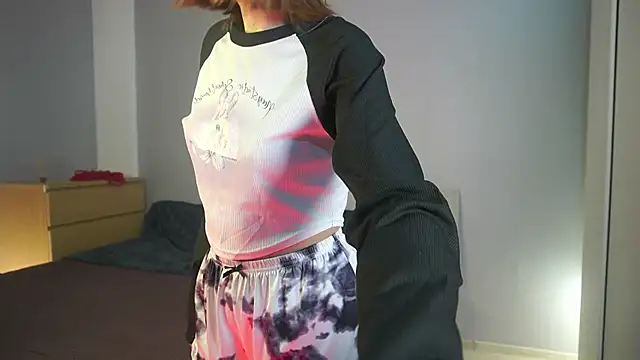 Snapshot of Leyla_crsh chatting on May 7, 2026, 6:11 pm Leyla crsh online show from May 7, 2026, 6:11 pm
