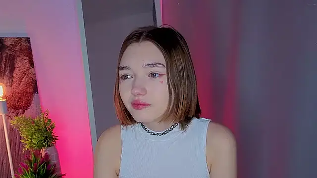 Snapshot of Leyla_crsh chatting on February 2, 2026, 5:17 am Leyla crsh online show from February 2, 2026, 5:17 am