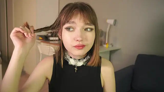 Snapshot of Leyla_crsh chatting on June 5, 2026, 6:52 am Leyla crsh online show from June 5, 2026, 6:52 am