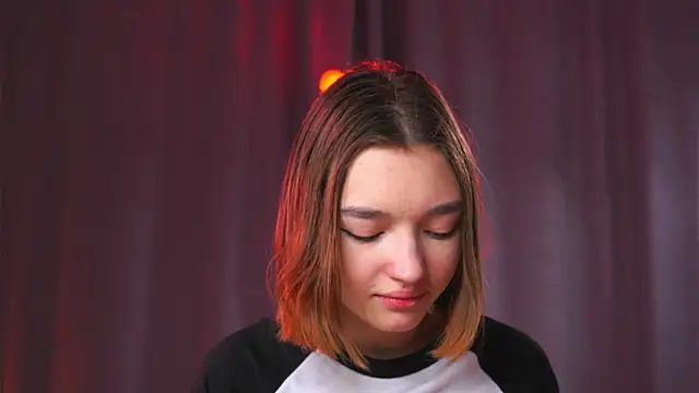 Leyla crsh online show from March 11, 2026, 4:06 am