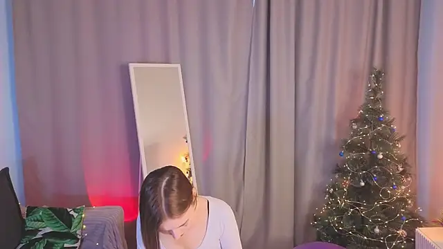 Snapshot of Leyla_crsh chatting on December 19, 2025, 5:10 am Leyla crsh online show from December 19, 2025, 5:10 am