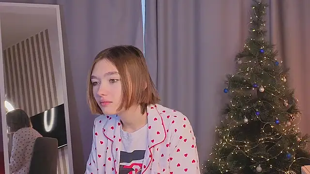 Snapshot of Leyla_crsh chatting on December 17, 2025, 5:34 am Leyla crsh online show from December 17, 2025, 5:34 am