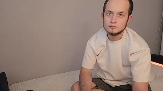 Snapshot of Pearl_couple chatting on March 10, 2026, 9:13 am Pearl couple online show from March 10, 2026, 9:13 am