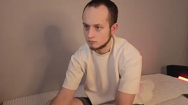 Snapshot of Pearl_couple chatting on March 5, 2026, 9:06 am Pearl couple online show from March 5, 2026, 9:06 am