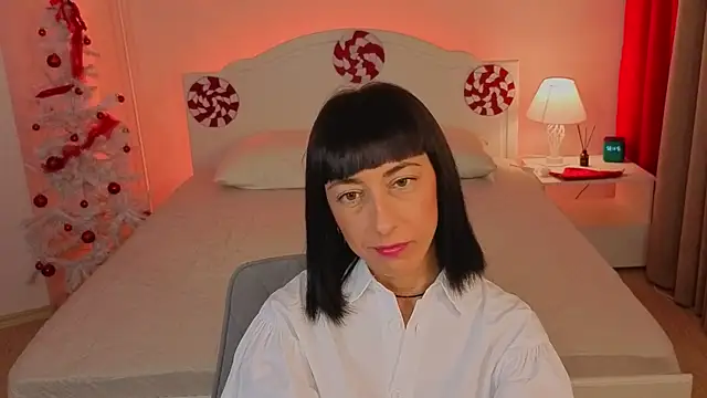 Snapshot of Ministerelia chatting on December 17, 2025, 2:33 pm Ministerelia online show from December 17, 2025, 2:33 pm