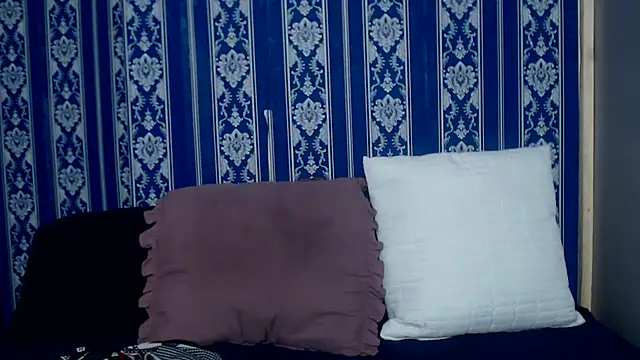 TemptingCloeXx online show from February 2, 2026, 6:18 pm