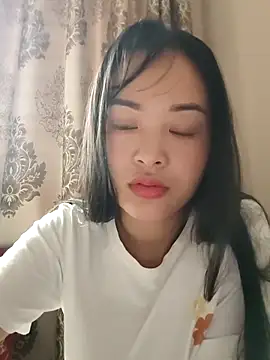 Snapshot of QuynhQuynh99 chatting on December 17, 2025, 12:04 am QuynhQuynh99 online show from December 17, 2025, 12:04 am