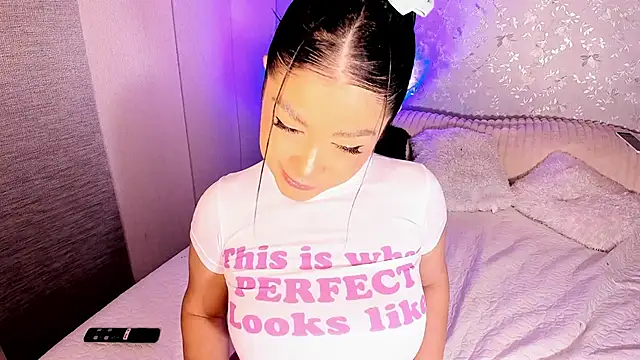 AntonellaFerrerr 1 online show from April 22, 2026, 4:52 am