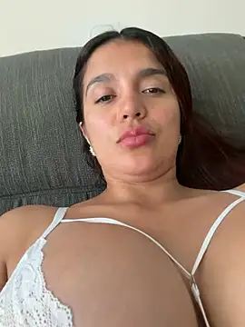 Snapshot of lara_beker chatting on May 25, 2026, 6:39 pm lara beker online show from May 25, 2026, 6:39 pm
