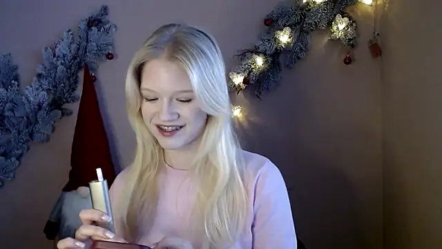 Snapshot of Aria__Moon chatting on December 16, 2025, 1:37 pm Aria Moon online show from December 16, 2025, 1:37 pm