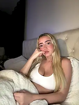 Snapshot of TashaXnaughty chatting on December 17, 2025, 9:20 pm TashaXnaughty online show from December 17, 2025, 9:20 pm