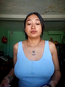 Snapshot of AnnaBliss- chatting on December 16, 2025, 2:32 pm AnnaBliss- online show from December 16, 2025, 2:32 pm