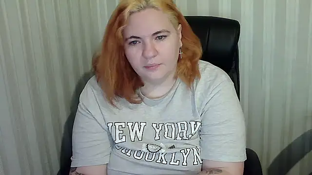 Snapshot of LissaLeon chatting on December 16, 2025, 8:51 am LissaLeon online show from December 16, 2025, 8:51 am