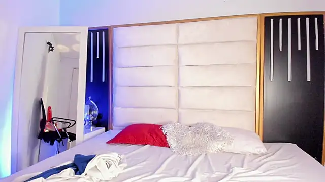 JuliMonroe19 online show from February 20, 2026, 1:13 pm