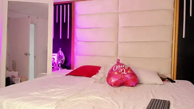 JuliMonroe19 online show from March 3, 2026, 12:56 pm