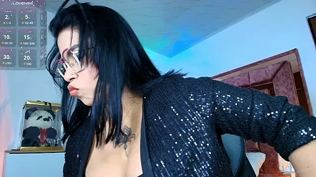 opalo youns online show from December 16, 2025, 1:54 am