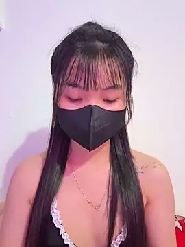 Snapshot of ___KARA___ chatting on December 19, 2025, 12:47 am KARA online show from December 19, 2025, 12:47 am