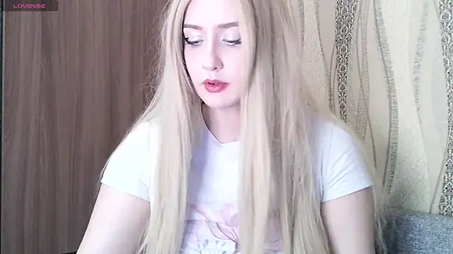 Snapshot of Nikki_Roseana chatting on December 17, 2025, 4:23 pm Nikki Roseana online show from December 17, 2025, 4:23 pm