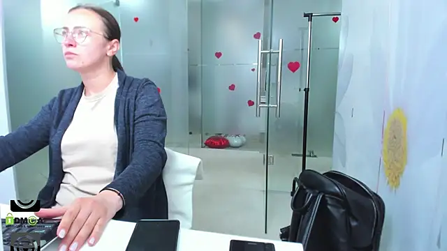 Snapshot of missdominna chatting on June 17, 2026, 2:44 am missdominna online show from June 17, 2026, 2:44 am