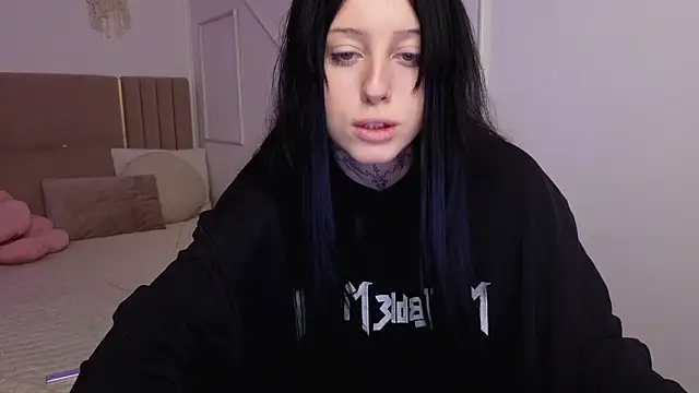 Sn0w  queen online show from February 26, 2026, 8:25 am