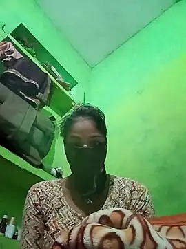 Snapshot of Uma_pande chatting on December 17, 2025, 6:13 pm Uma pande online show from December 17, 2025, 6:13 pm