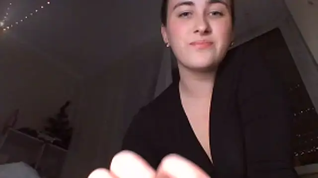 moonhigl online show from December 17, 2025, 6:24 pm