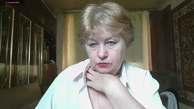 Snapshot of Casey_peach chatting on May 15, 2026, 8:12 am Casey peach online show from May 15, 2026, 8:12 am