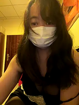 qiqi-01 online show from December 18, 2025, 3:05 pm