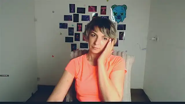 Snapshot of Lana_Foxyy chatting on May 20, 2026, 12:35 pm Lana Foxyy online show from May 20, 2026, 12:35 pm