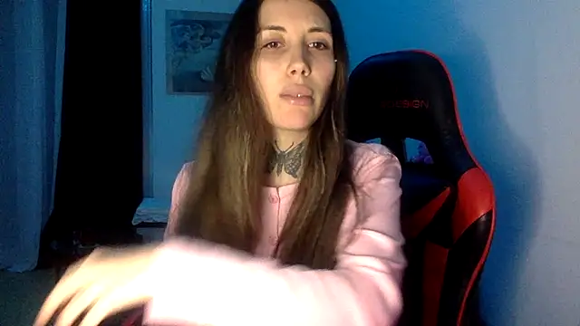 saphirafox online show from March 9, 2026, 6:33 pm