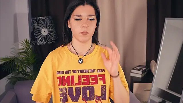 Snapshot of GenaSeidner chatting on December 17, 2025, 10:31 am GenaSeidner online show from December 17, 2025, 10:31 am