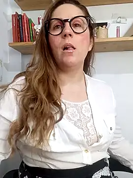Snapshot of SofiEsteves chatting on May 13, 2026, 1:40 pm SofiEsteves online show from May 13, 2026, 1:40 pm