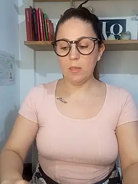 Snapshot of SofiEsteves chatting on May 25, 2026, 4:28 pm SofiEsteves online show from May 25, 2026, 4:28 pm