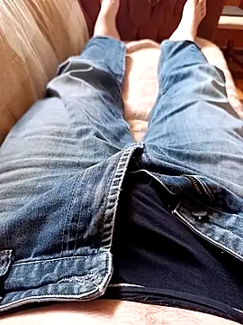 Snapshot of dragonight13 chatting on December 16, 2025, 4:00 pm dragonight13 online show from December 16, 2025, 4:00 pm