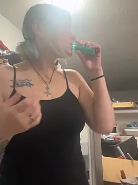 lindzybella online show from April 11, 2026, 3:03 am