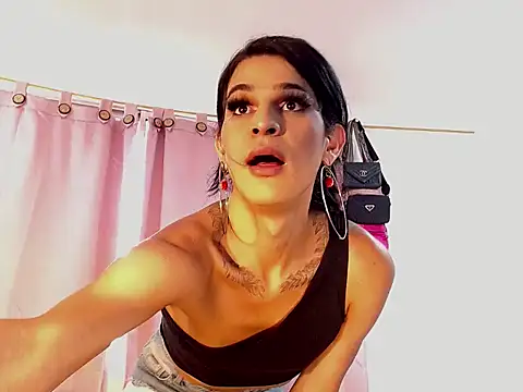 Snapshot of titania1502 chatting on December 16, 2025, 8:35 pm titania1502 online show from December 16, 2025, 8:35 pm