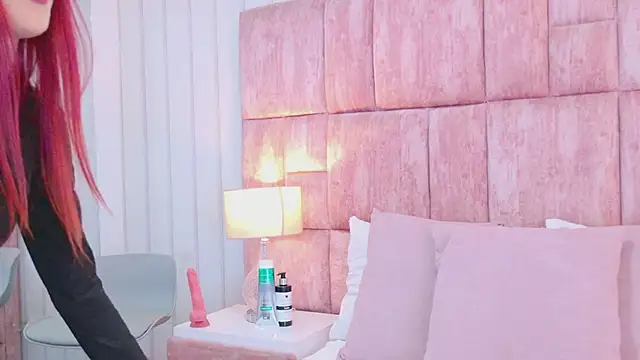 ScarlettFoox online show from February 19, 2026, 7:00 pm