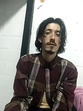 Snapshot of sk8-boy chatting on April 13, 2026, 10:47 pm sk8-boy online show from April 13, 2026, 10:47 pm