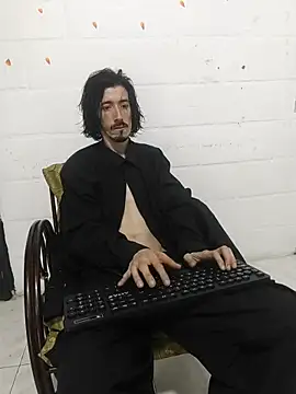 Snapshot of sk8-boy chatting on May 12, 2026, 9:43 pm sk8-boy online show from May 12, 2026, 9:43 pm