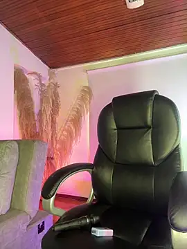 Amelie Wine online show from April 14, 2026, 4:12 pm