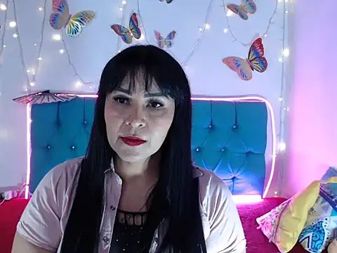 Snapshot of MarilynRoxy chatting on December 22, 2025, 10:10 pm MarilynRoxy online show from December 22, 2025, 10:10 pm