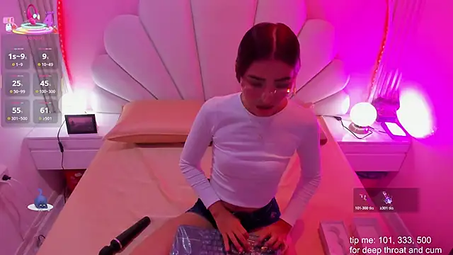 Snapshot of Ary__cherry chatting on December 17, 2025, 7:30 pm Ary cherry online show from December 17, 2025, 7:30 pm