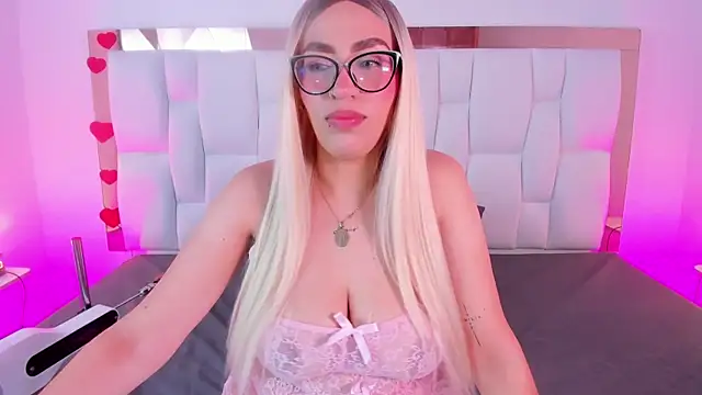 Snapshot of CamilleJuicy_ chatting on April 6, 2026, 12:50 pm CamilleJuicy online show from April 6, 2026, 12:50 pm