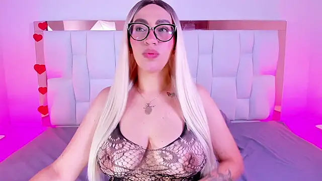 Snapshot of CamilleJuicy_ chatting on April 11, 2026, 12:31 pm CamilleJuicy online show from April 11, 2026, 12:31 pm