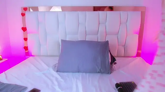 Snapshot of CamilleJuicy_ chatting on April 5, 2026, 12:45 pm CamilleJuicy online show from April 5, 2026, 12:45 pm