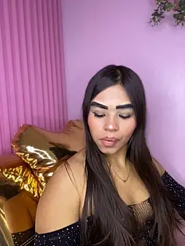 Snapshot of PrettySharon_ chatting on December 16, 2025, 8:35 pm PrettySharon online show from December 16, 2025, 8:35 pm