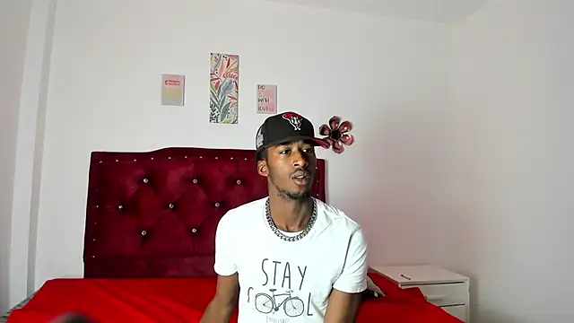 AllieyYZacks online show from December 19, 2025, 1:35 pm