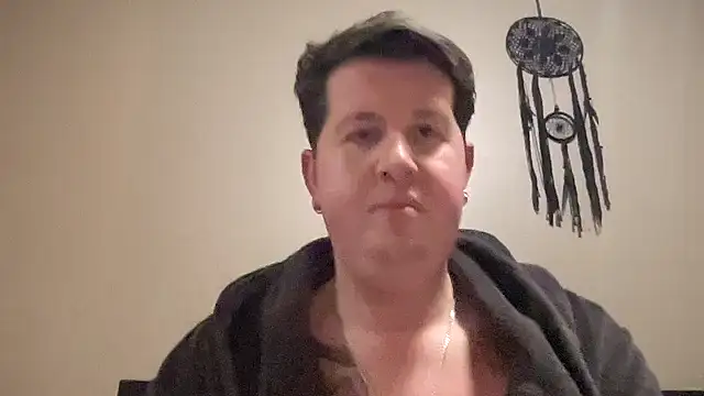 Snapshot of Gwenn-8231 chatting on December 16, 2025, 8:57 pm Gwenn-8231 online show from December 16, 2025, 8:57 pm