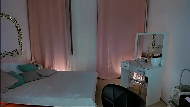 Snapshot of Ariadna_Shy chatting on March 3, 2025, 12:23 am Ariadna Shy online show from March 3, 2025, 12:23 am